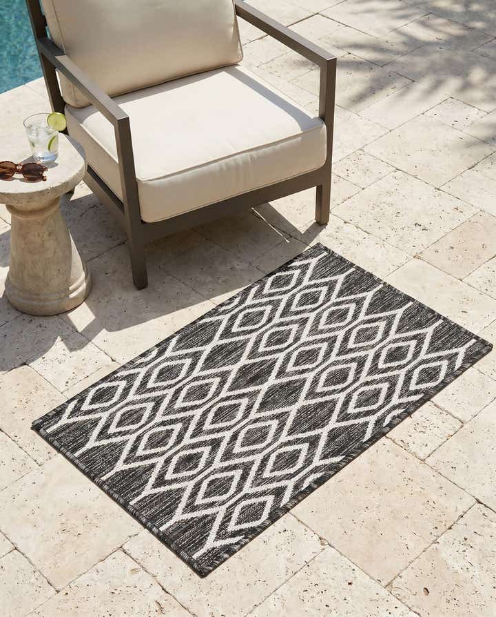 2' x 3' Easy-Clean Jill Zarin Turks and Caicos Indoor / Outdoor Rug
