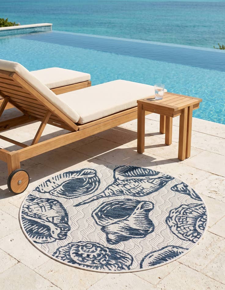 Detail image of 3' x 3' Easy-Clean Coastal Indoor / Outdoor Round Rug
