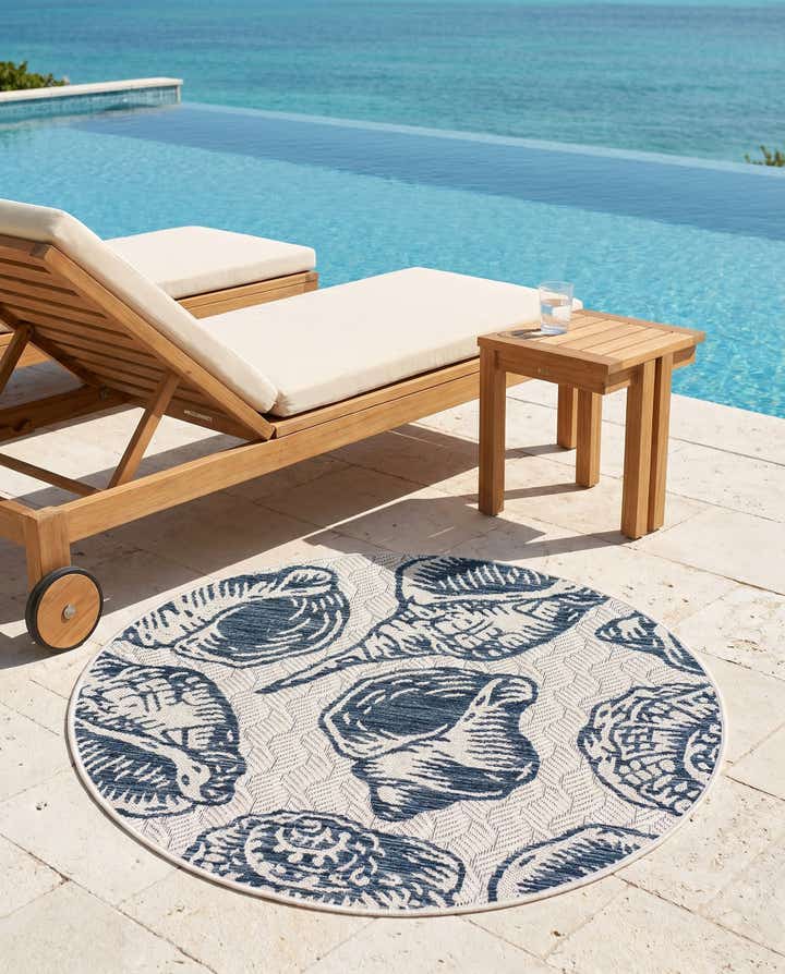 3' x 3' Easy-Clean Coastal Indoor / Outdoor Round Rug