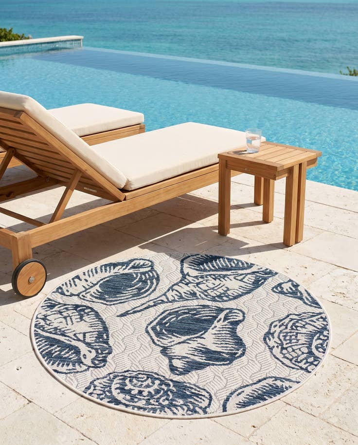 Detail image of 3' x 3' Easy-Clean Coastal Indoor / Outdoor Round Rug