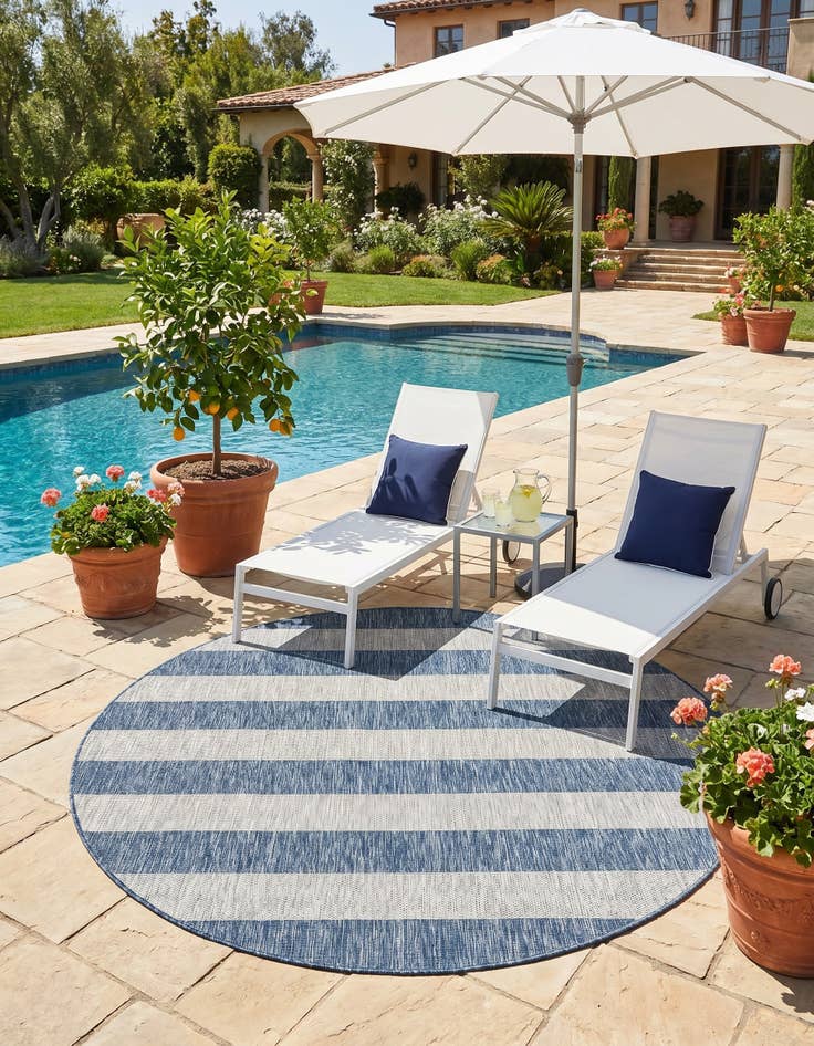 Detail image of 6' x 6' Easy-Clean Ribbon Indoor / Outdoor Round Rug