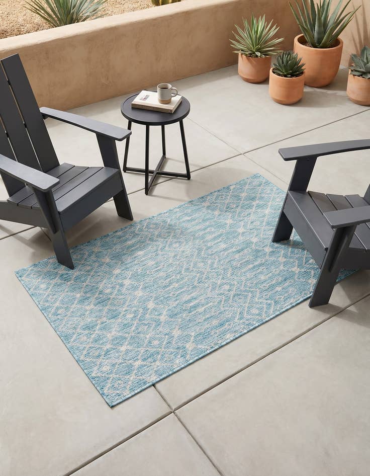 Detail image of 3' x 5' 3 Easy-Clean Lattice Indoor / Outdoor Rug