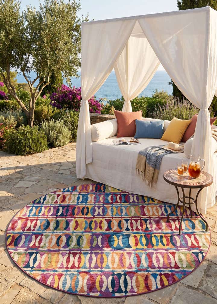 7' 10 x 7' 10 Easy-Clean Modern Indoor / Outdoor Round Rug