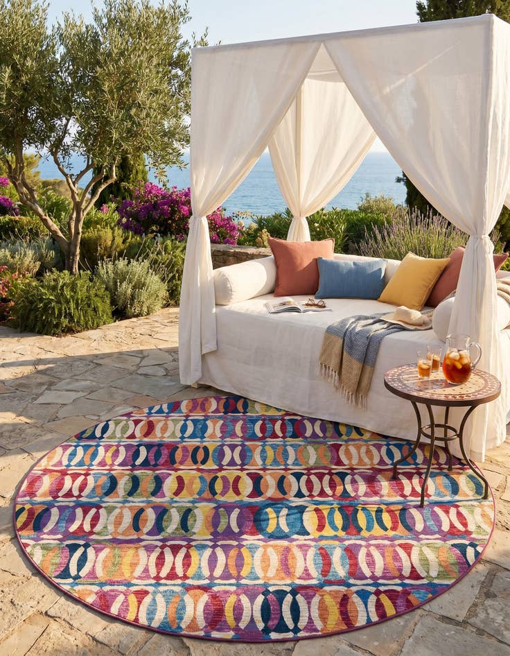 Detail image of 7' 10 x 7' 10 Easy-Clean Modern Indoor / Outdoor Round Rug