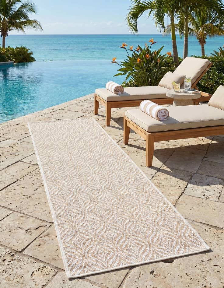 Detail image of 2' x 6' Easy-Clean Lattice Indoor / Outdoor Runner Rug