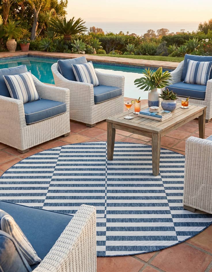Detail image of 7' 10 x 7' 10 Easy-Clean Ribbon Indoor / Outdoor Round Rug