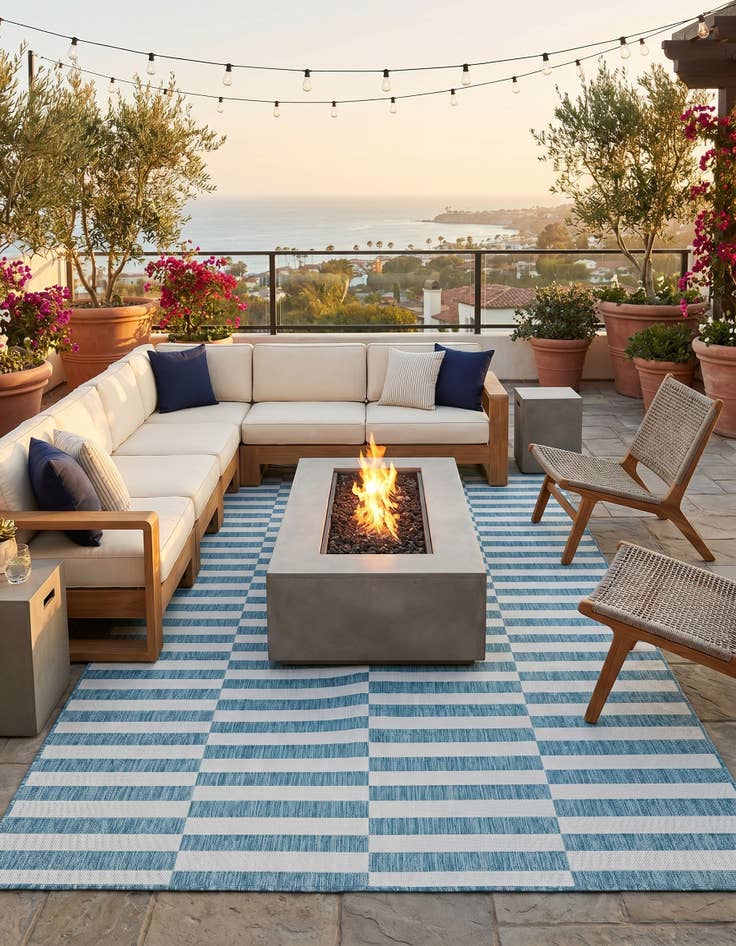 Detail image of 7' x 10' Easy-Clean Striped Indoor / Outdoor Rug