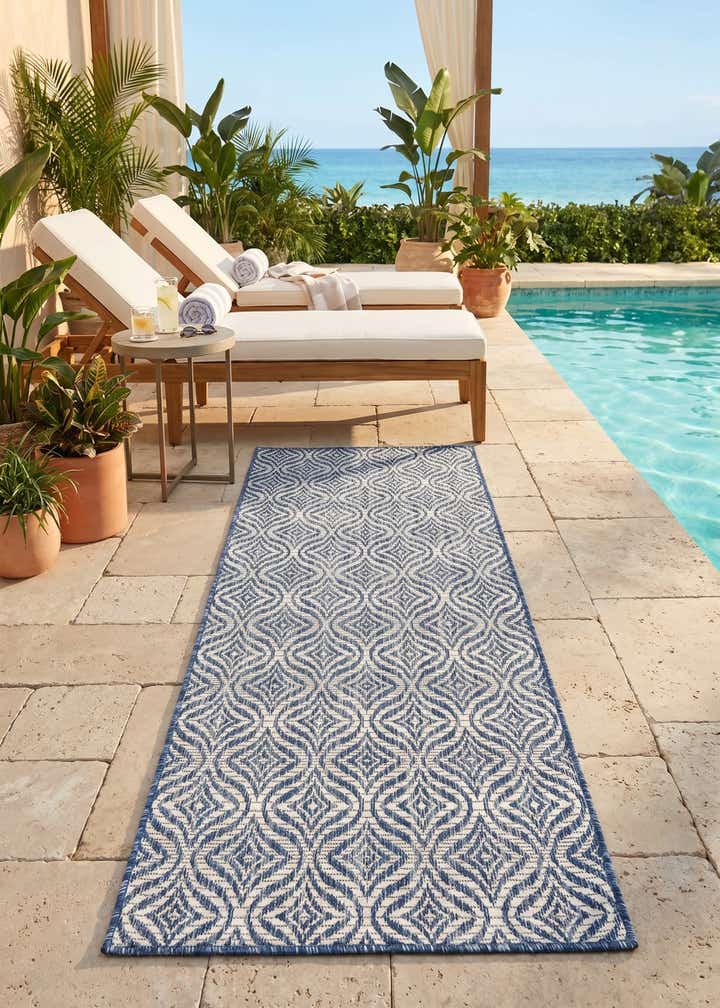 2' x 6' Easy-Clean Trellis Indoor / Outdoor Runner Rug