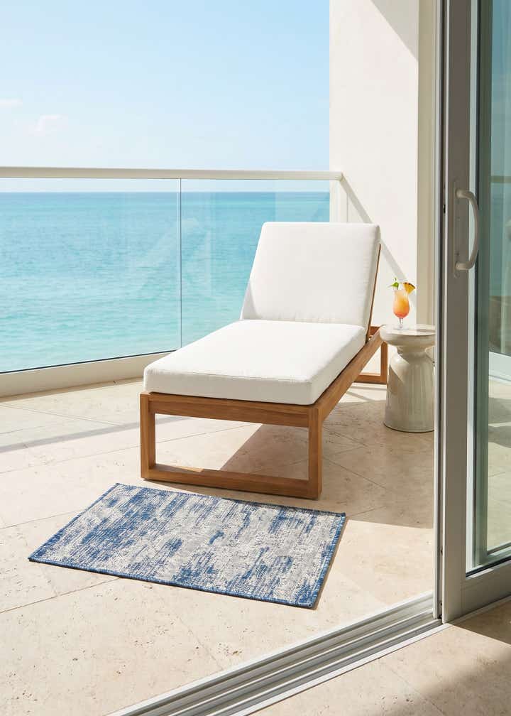 2' x 3' Easy-Clean Modern Indoor / Outdoor Rug