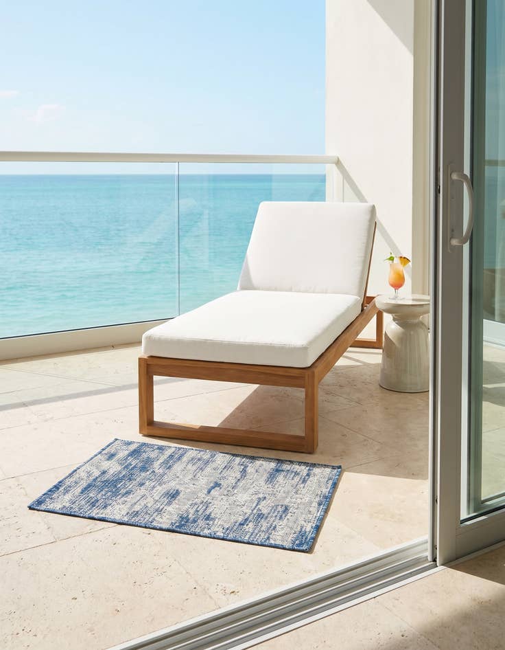 Detail image of 2' x 3' Easy-Clean Modern Indoor / Outdoor Rug