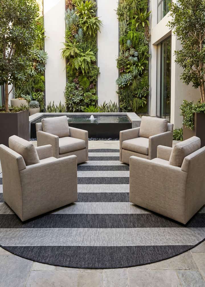 10' x 10' Easy-Clean Ribbon Indoor / Outdoor Round Rug