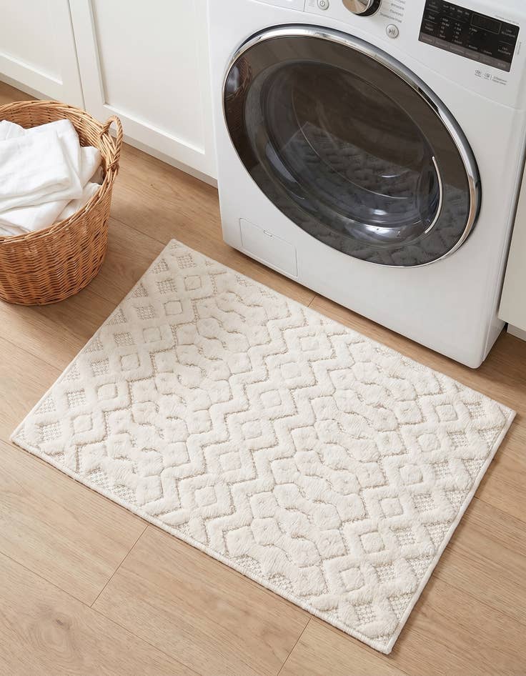 Detail image of 2' x 3' Easy-Clean Trellis Textured Indoor / Outdoor Rug