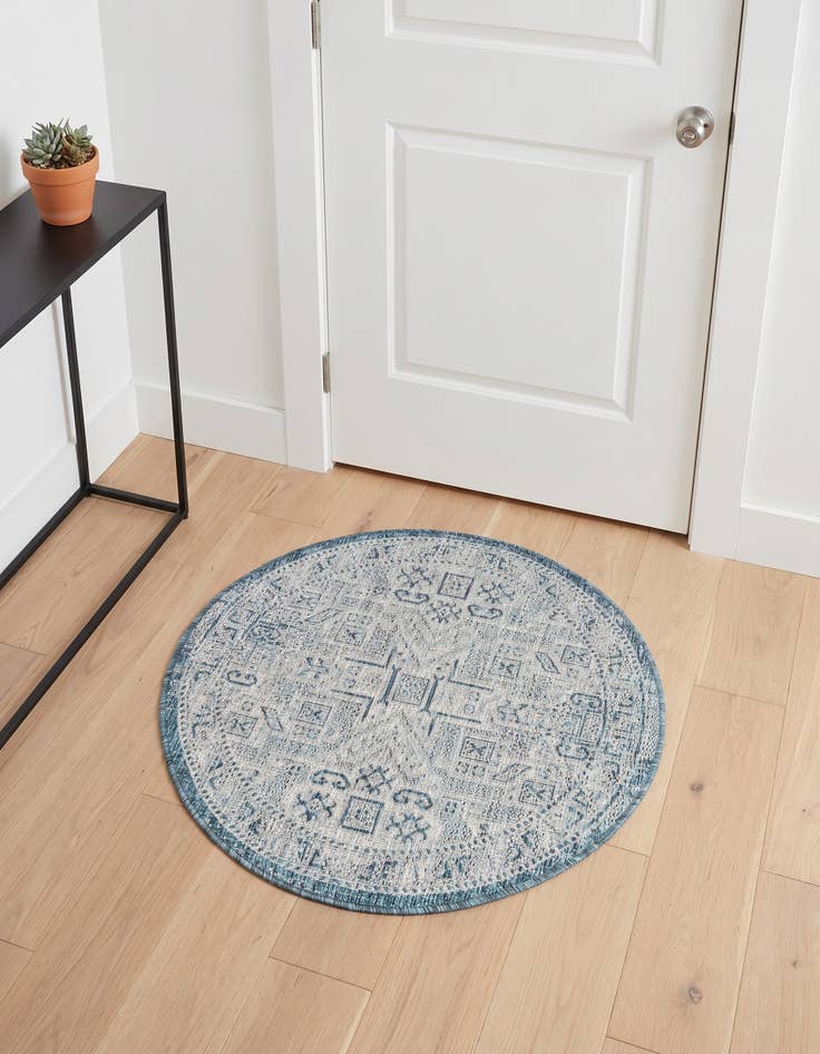 Detail image of 3' x 3' Easy-Clean Aztec Indoor / Outdoor Round Rug