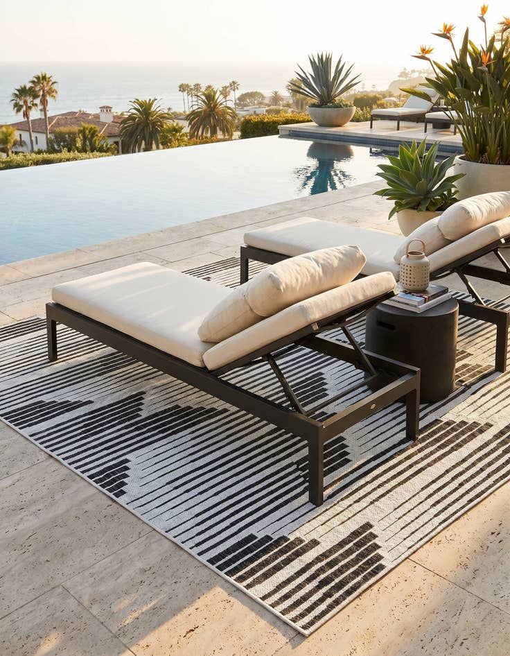 Detail image of 5' 3 x 8' Easy-Clean Modern Indoor / Outdoor Rug