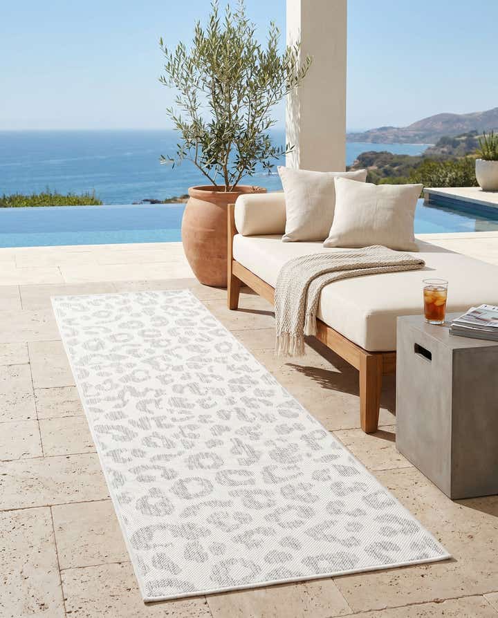 2' x 6' Easy-Clean Safari Indoor / Outdoor Runner Rug