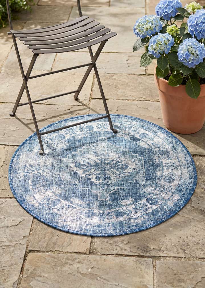 3' x 3' Easy-Clean Traditional Indoor / Outdoor Round Rug