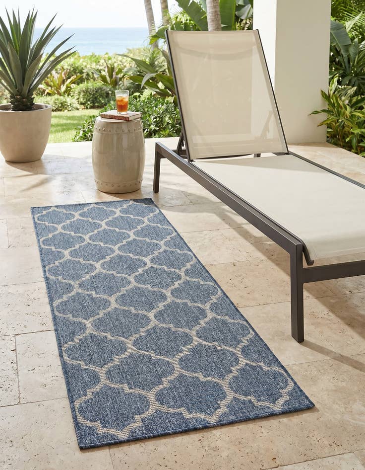 Detail image of 2' x 5' Easy-Clean Lattice Indoor / Outdoor Runner Rug