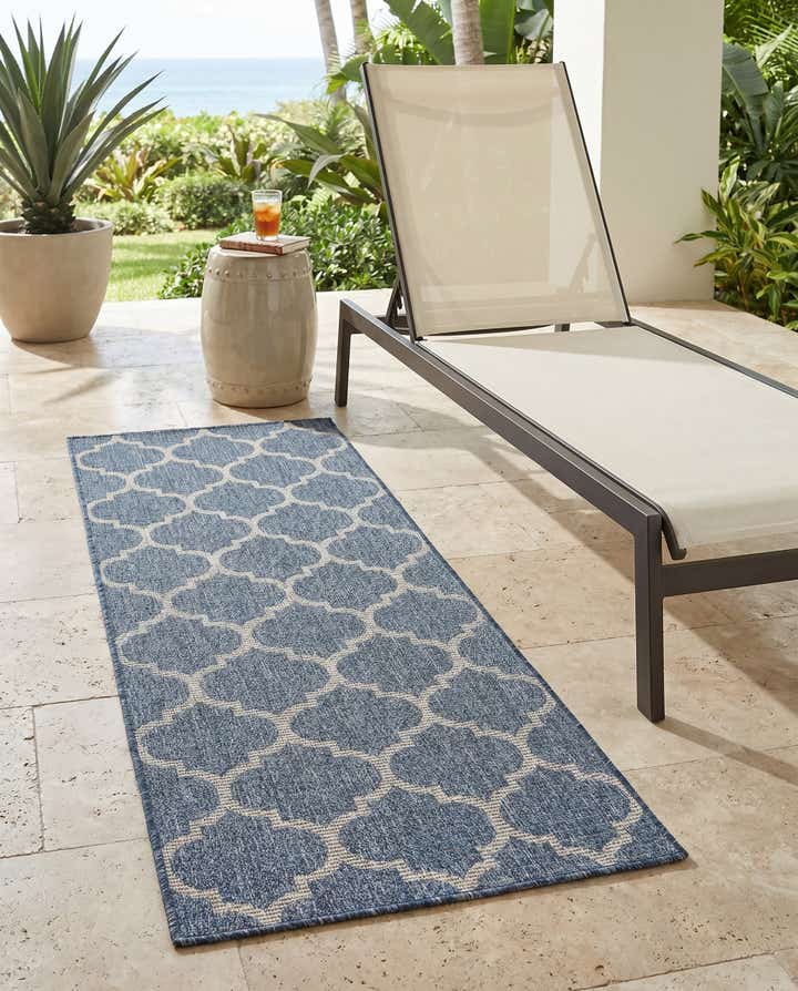 2' x 5' Easy-Clean Lattice Indoor / Outdoor Runner Rug
