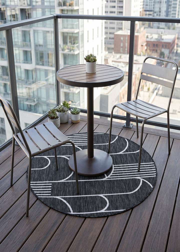 3' 1 x 3' 1 Easy-Clean Modern Indoor / Outdoor Round Rug