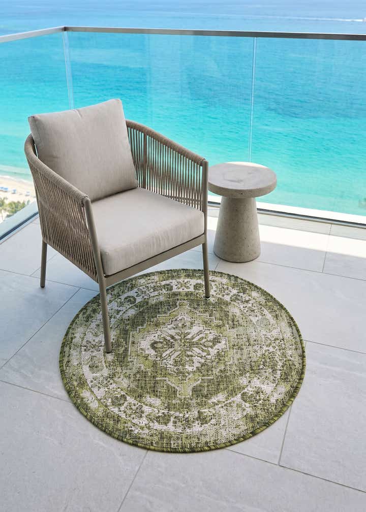 3' x 3' Easy-Clean Traditional Indoor / Outdoor Round Rug