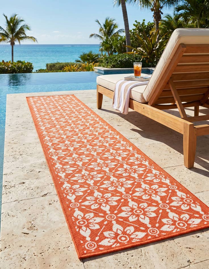 Detail image of 2' 7 x 12' Easy-Clean Trellis Indoor / Outdoor Runner Rug