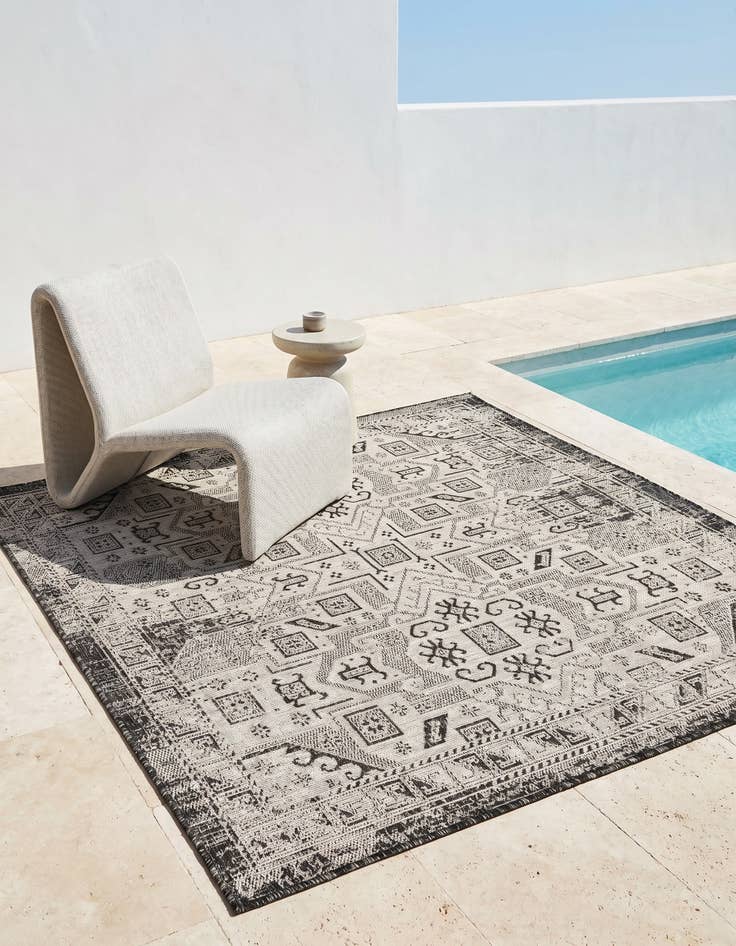 Detail image of 5' 3 x 5' 3 Easy-Clean Aztec Indoor / Outdoor Square Rug