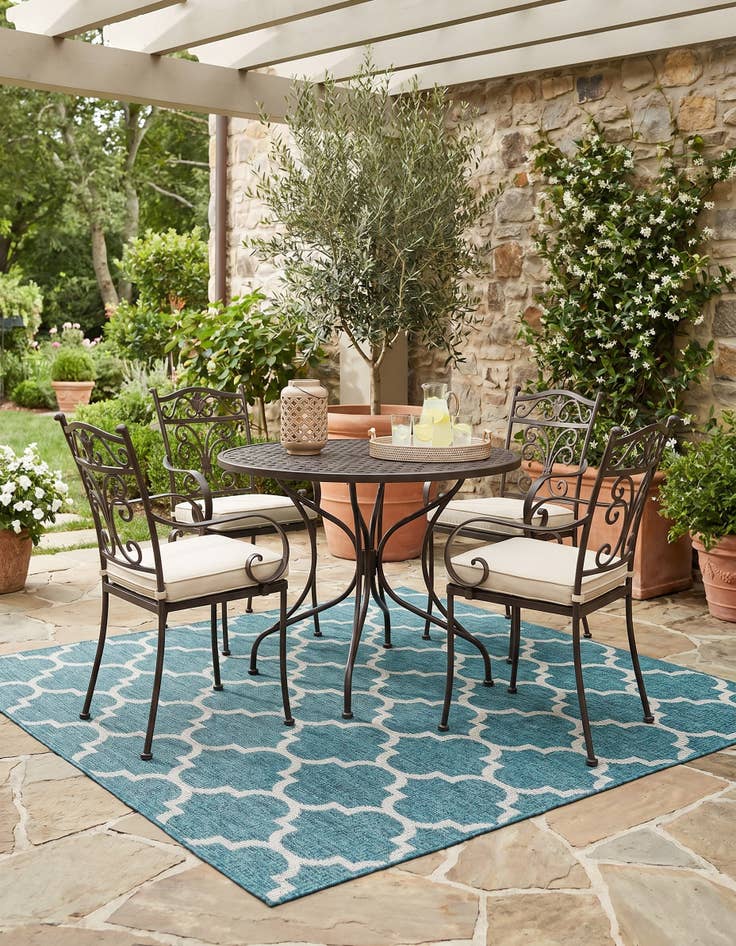 Detail image of 7' 10 x 7' 10 Easy-Clean Lattice Indoor / Outdoor Square Rug