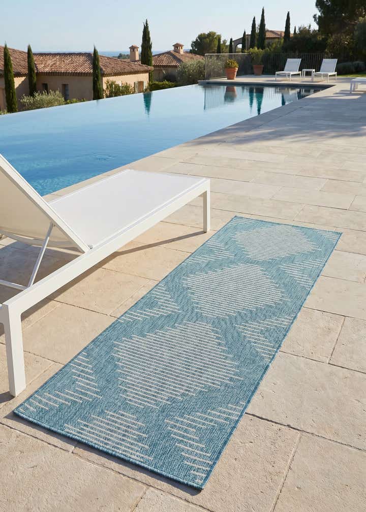 2' x 6' Easy-Clean Modern Indoor / Outdoor Runner Rug