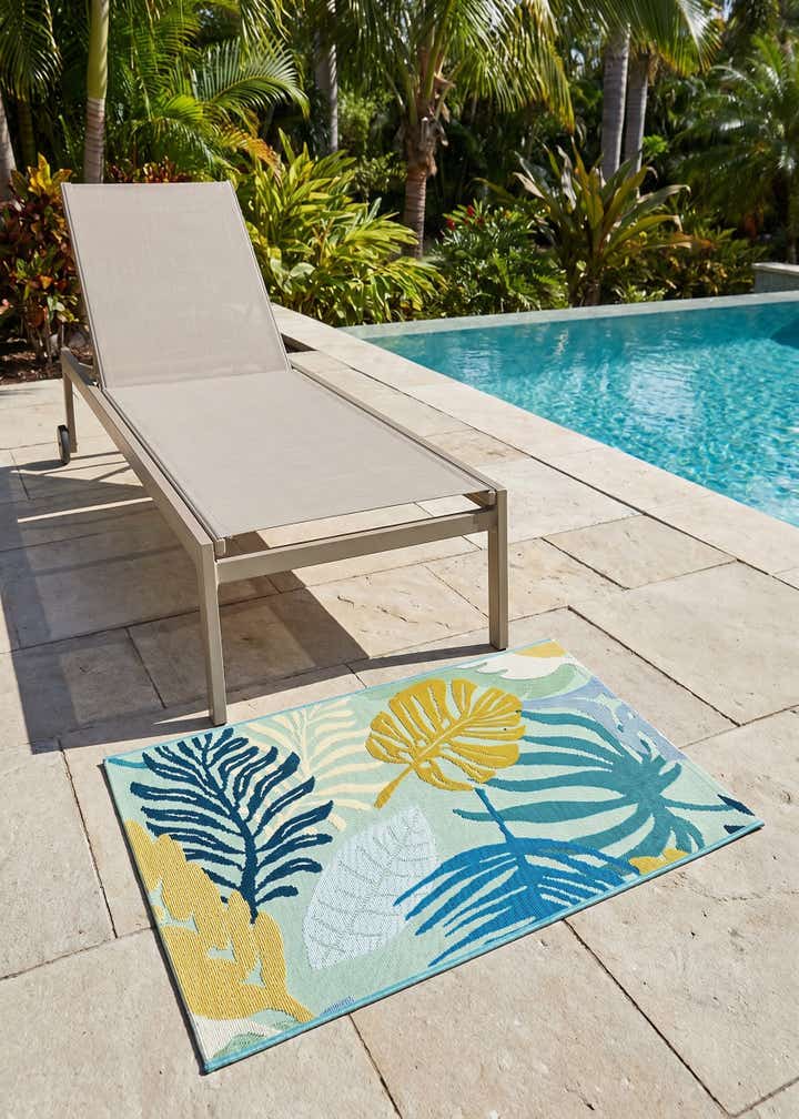 2' x 3' Easy-Clean Botanical Indoor / Outdoor Rug