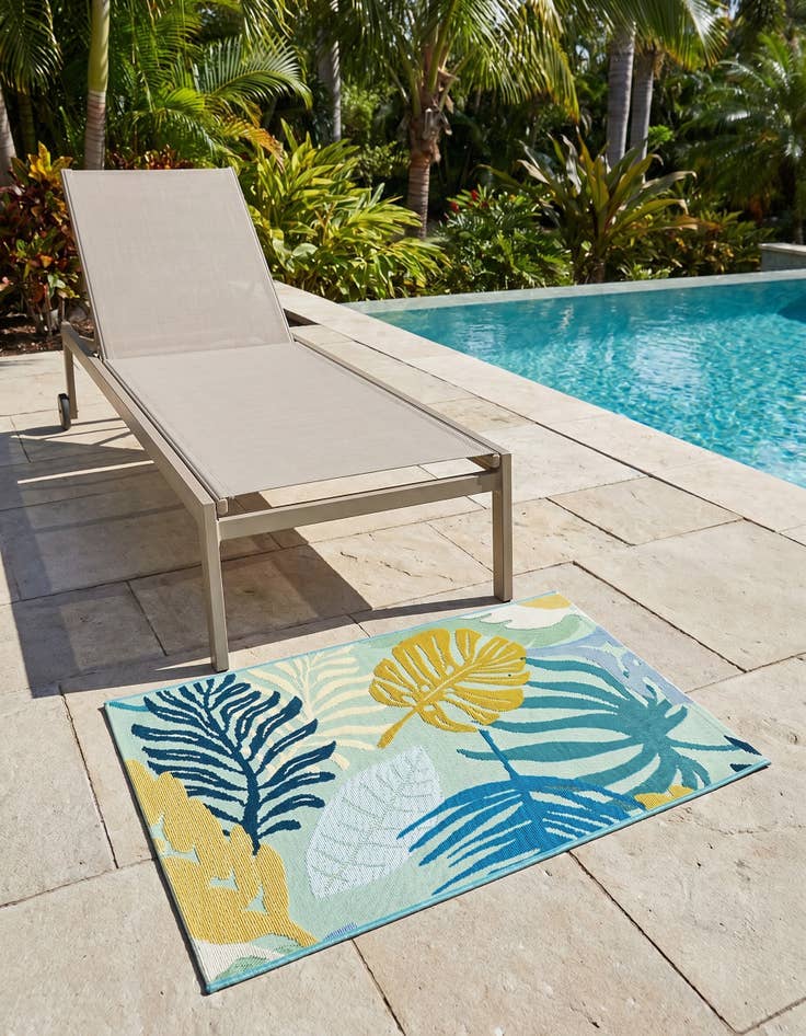Detail image of 2' x 3' Easy-Clean Botanical Indoor / Outdoor Rug