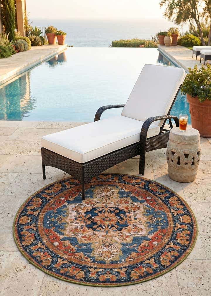 4' x 4' Easy-Clean Traditional Indoor / Outdoor Round Rug