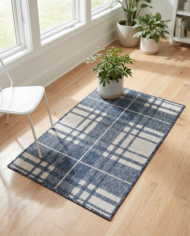 2' x 3' Easy-Clean Checkered Indoor / Outdoor Rug