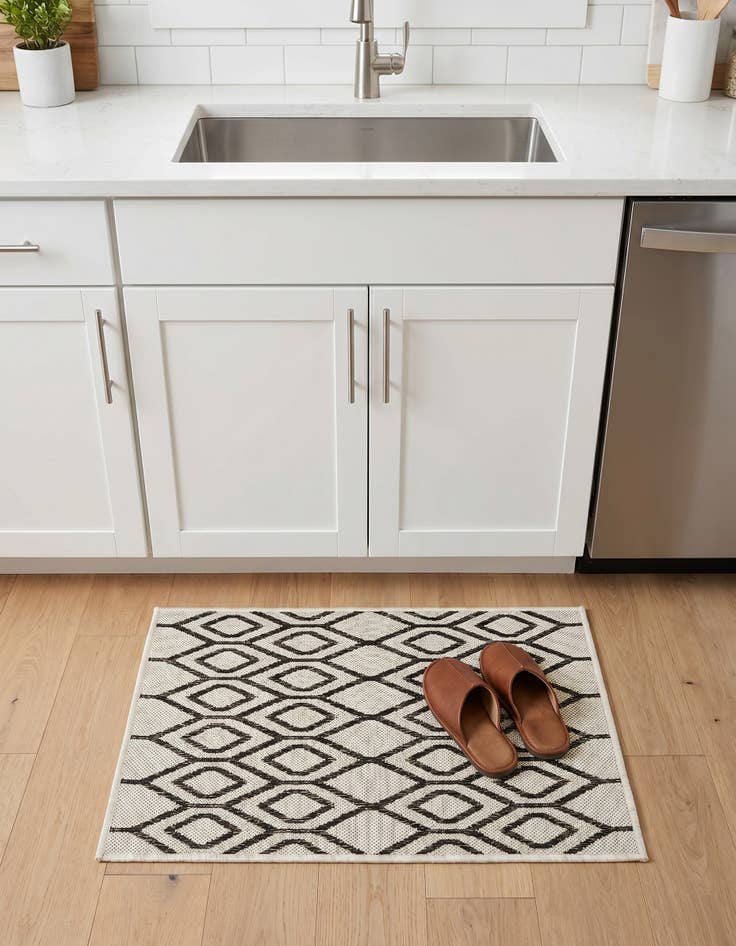 Detail image of 2' x 3' Easy-Clean Jill Zarin Turks and Caicos Indoor / Outdoor Rug