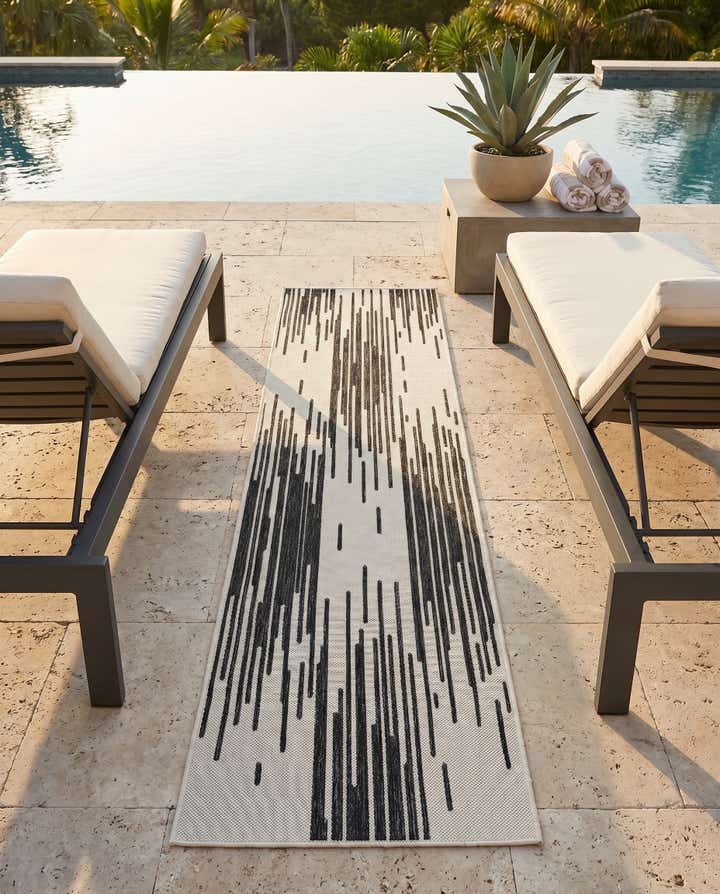 2' x 8' Easy-Clean Modern Indoor / Outdoor Runner Rug