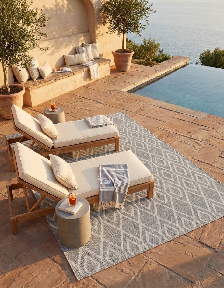 Detail image of 5' 3 x 8' Easy-Clean Jill Zarin Turks and Caicos Indoor / Outdoor Rug
