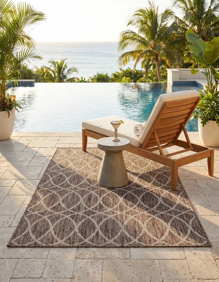 Detail image of 3' x 5' 3 Easy-Clean Lattice Indoor / Outdoor Rug