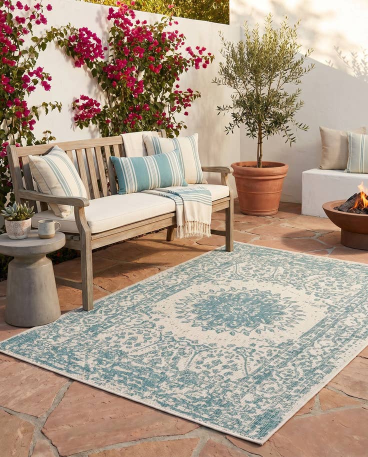 Detail image of 4' x 6' Easy-Clean Traditional Indoor / Outdoor Rug