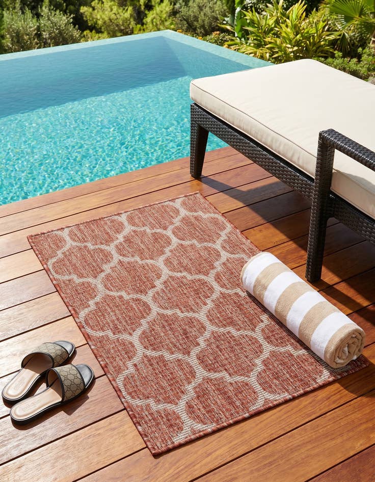 Detail image of 2' x 3' 1 Easy-Clean Trellis Indoor / Outdoor Rug