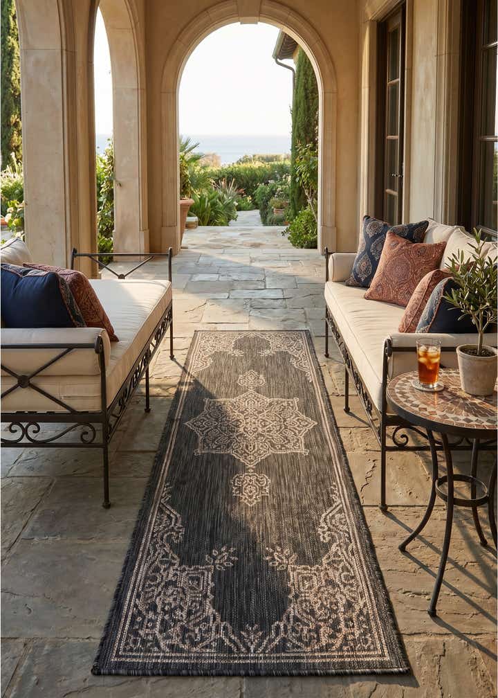 2' x 6' Easy-Clean Traditional Indoor / Outdoor Runner Rug