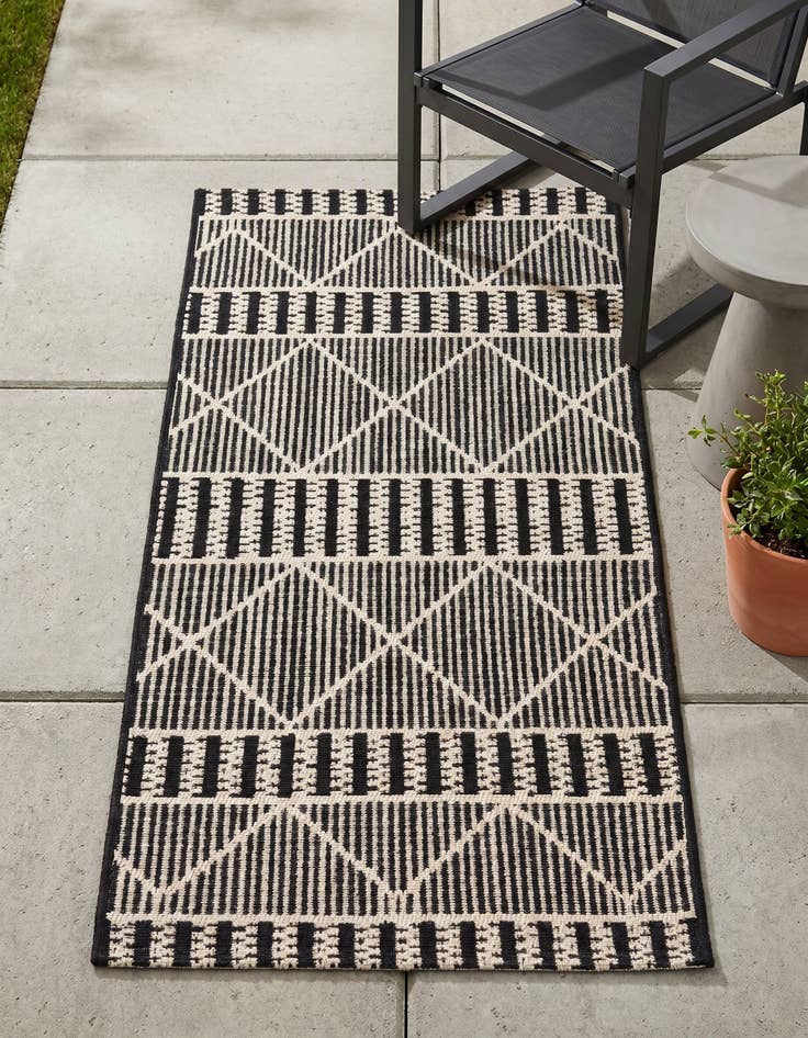 Detail image of 2' x 4' Easy-Clean Trellis Indoor / Outdoor Runner Rug