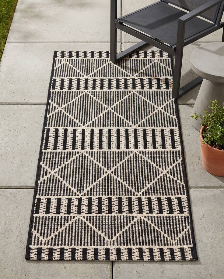 Detail image of 2' x 4' Easy-Clean Trellis Indoor / Outdoor Runner Rug