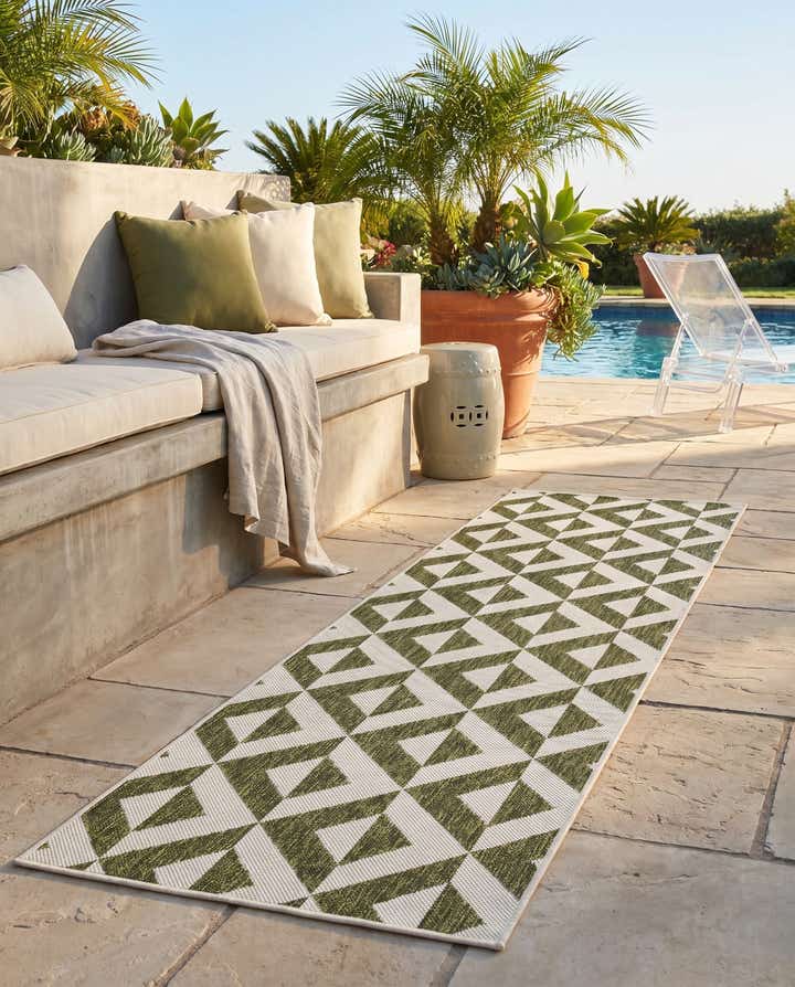 2' x 8' Easy-Clean Jill Zarin Napa Indoor / Outdoor Runner Rug