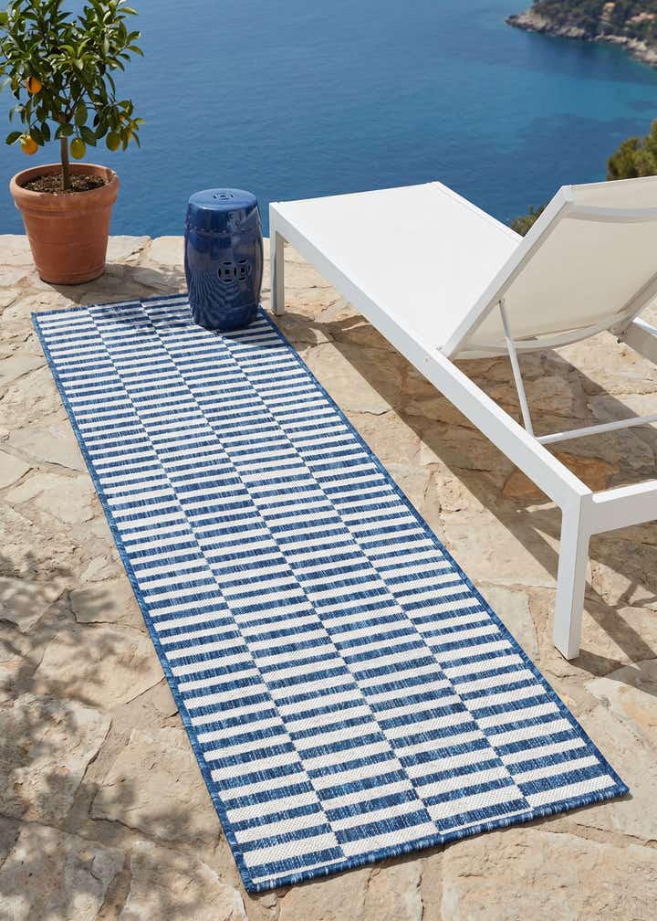 2' x 6' Easy-Clean Striped Indoor / Outdoor Runner Rug