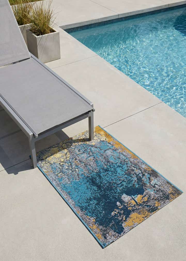 2' x 3' Easy-Clean Modern Indoor / Outdoor Rug
