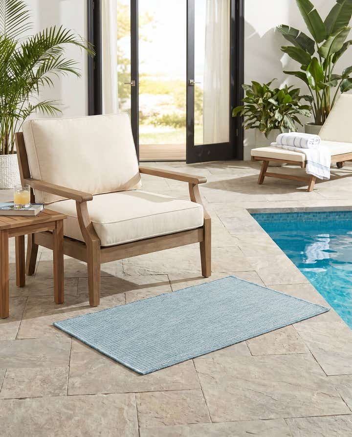 2' x 3' 1 Easy-Clean Solid Indoor / Outdoor Rug
