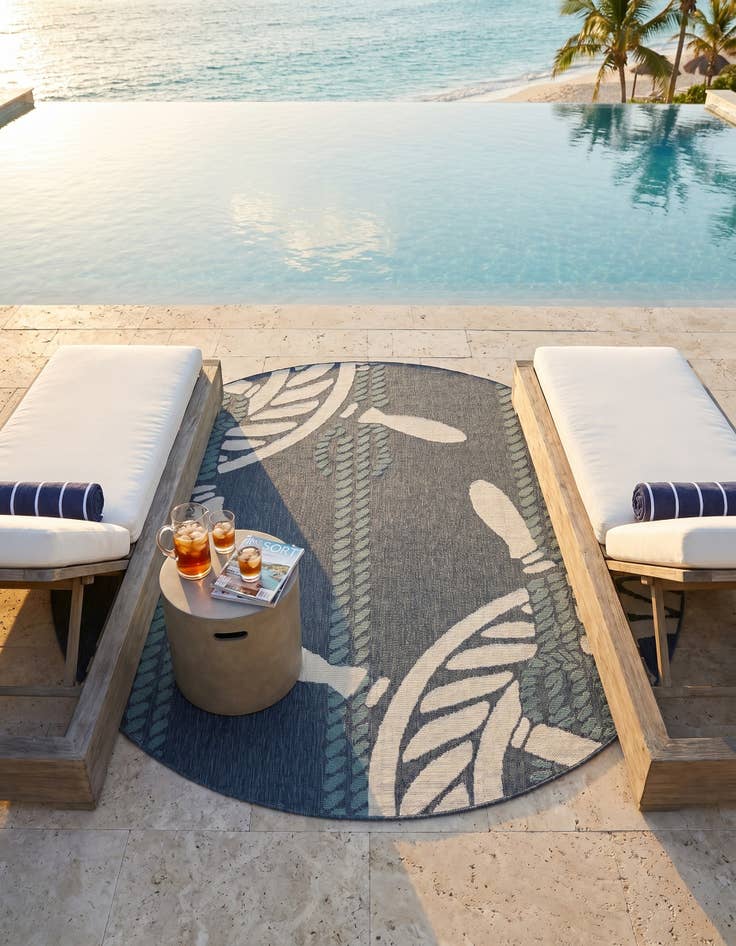 Detail image of 7' x 7' Easy-Clean Coastal Indoor / Outdoor Round Rug