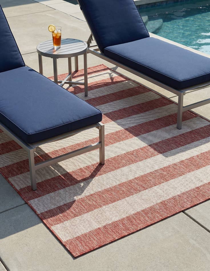 Detail image of 5' 3 x 7' Easy-Clean Striped Indoor / Outdoor Rug