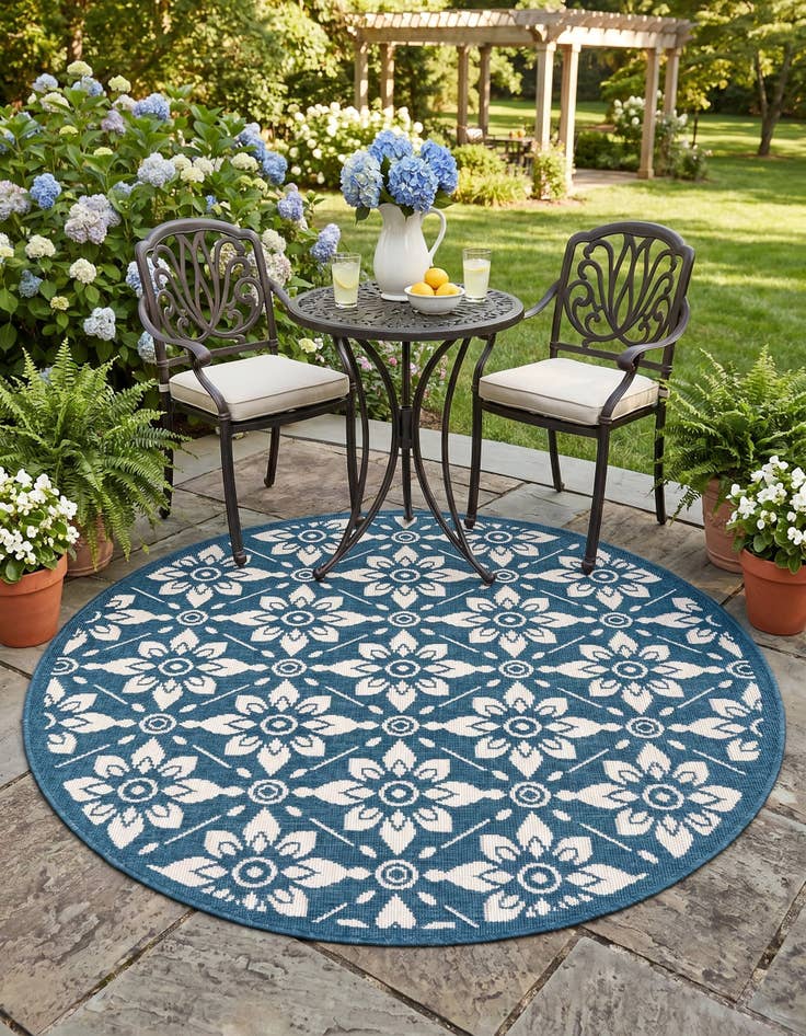 Detail image of 4' x 4' Easy-Clean Lattice Indoor / Outdoor Round Rug