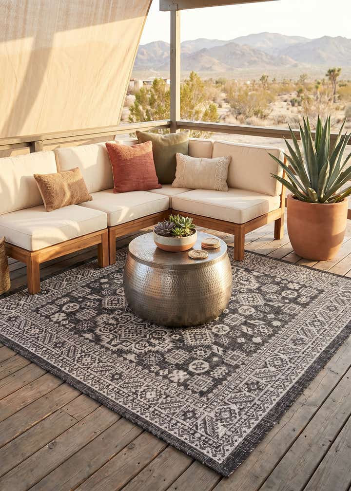 5' 3 x 5' 3 Easy-Clean Aztec Indoor / Outdoor Square Rug