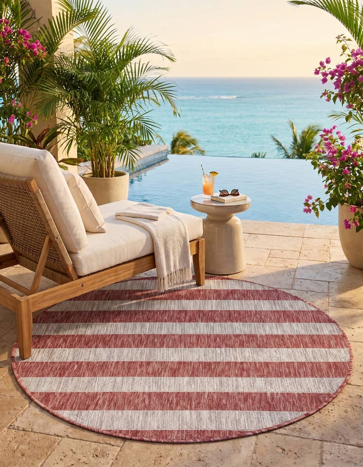 Detail image of 4' x 4' Easy-Clean Striped Indoor / Outdoor Round Rug
